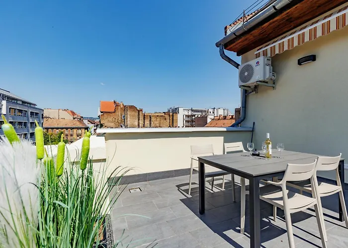 Klauzal Rooftop Apartament