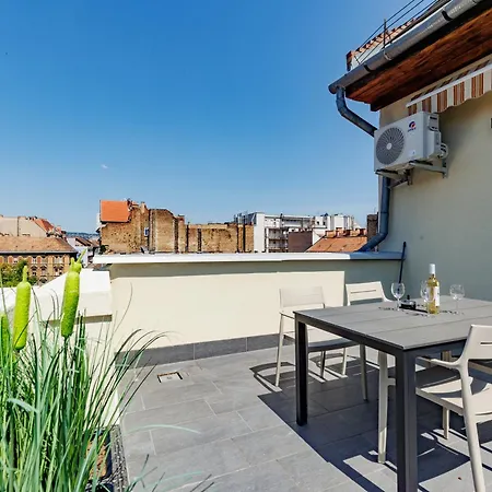 Klauzal Rooftop Apartament